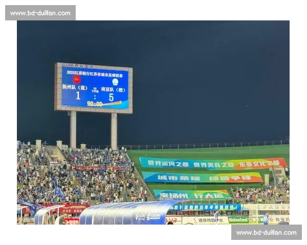 当比赛进入白热化,世界杯红黄牌上演“惊心动魄”